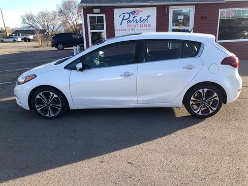 Used 2016 Kia Forte EX w/ EX Premium Technology Package image 2