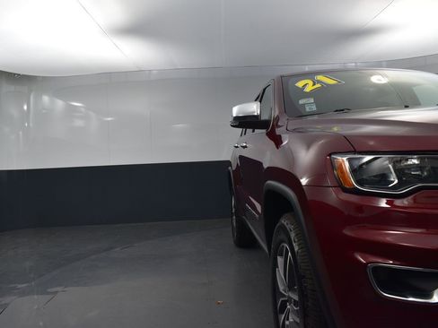 Used 2021 Jeep Grand Cherokee Limited image 34