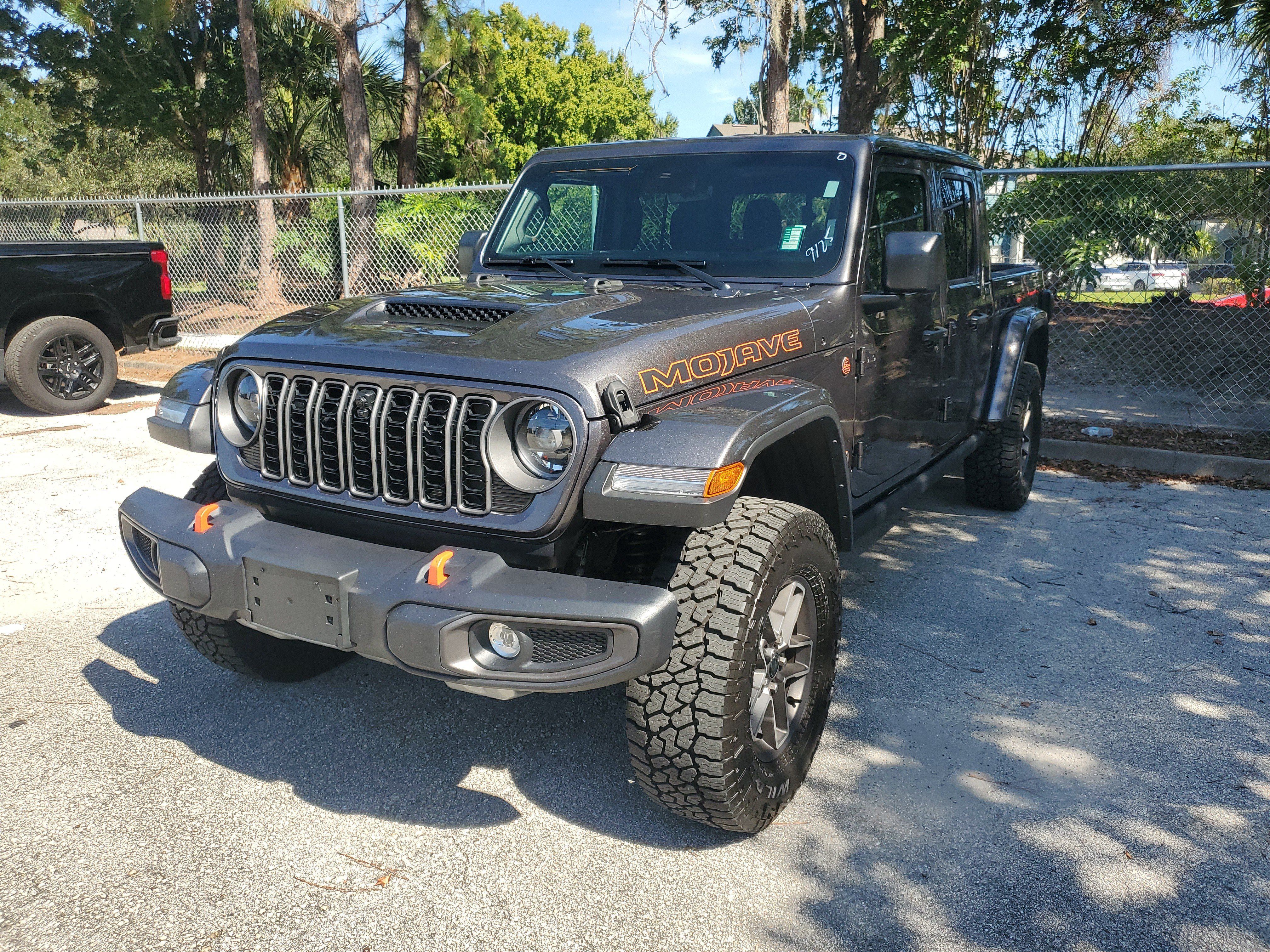 Used 2025 Jeep Gladiator Mojave w/ Technology Group AWD/4WD image 4