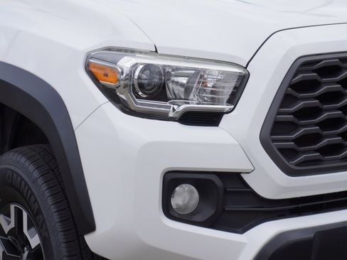 Used 2020 Toyota Tacoma TRD Off-Road w/ Technology Package AWD/4WD image 3