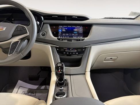 Certified 2024 Cadillac XT5 Premium Luxury w/ LPO, Floor Liner Package AWD/4WD image 9