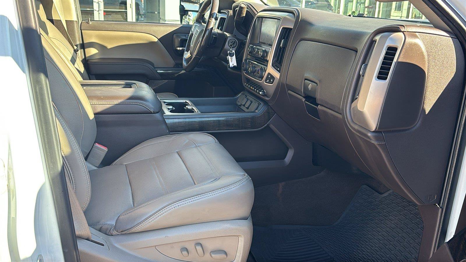 Used 2016 GMC Sierra 2500 Denali w/ Duramax Plus Package AWD/4WD image 21