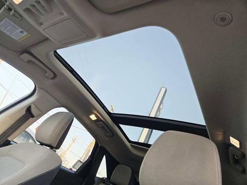 Used 2020 Ford Escape SE image 6