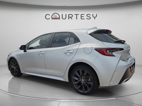 Used 2025 Toyota Corolla XSE FWD image 3