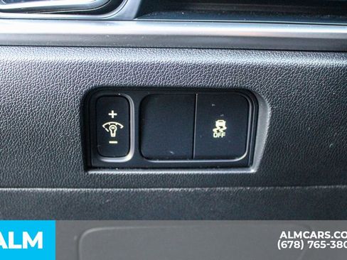 Used 2024 Kia Sorento S image 32