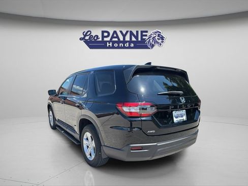 Used 2023 Honda Pilot LX image 5