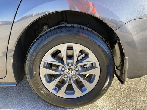 Certified 2025 Toyota Sienna XLE w/ XLE Plus Package image 19