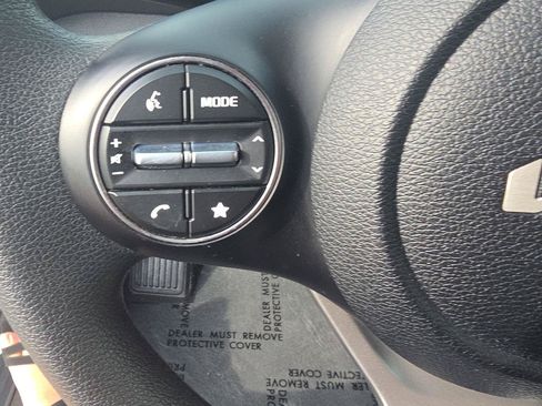 Used 2025 Kia Soul LX FWD image 17