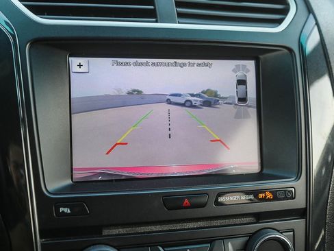 Used 2017 Ford Explorer XLT w/ Equipment Group 202A image 22