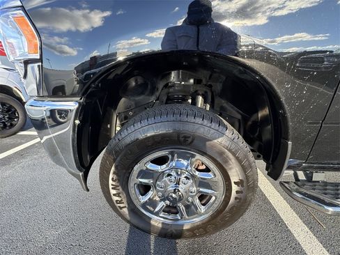 Used 2024 RAM 2500 Big Horn w/ Bed Utility Group image 10