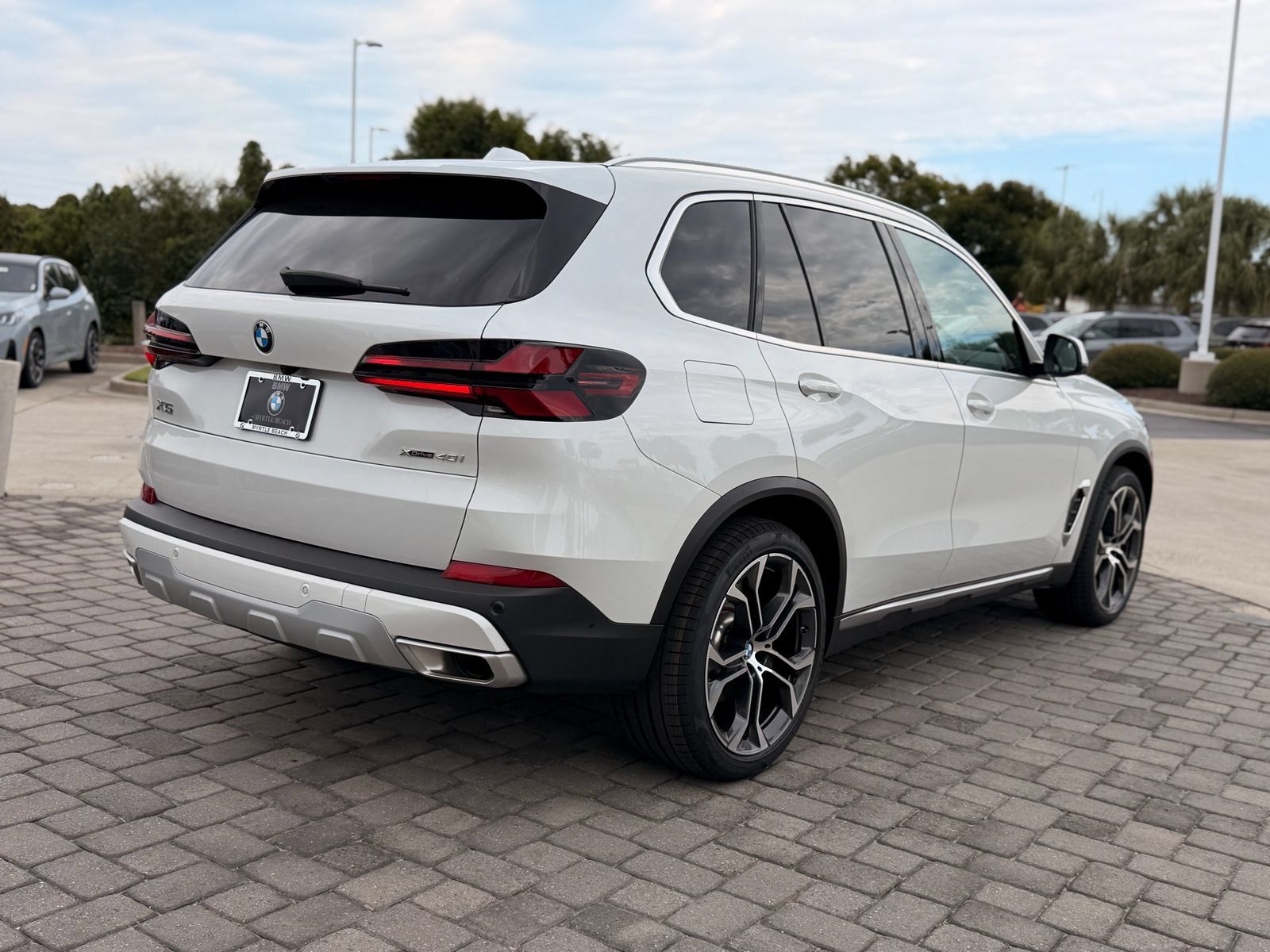 Used 2024 BMW X5 xDrive40i w/ Premium Package AWD/4WD image 9