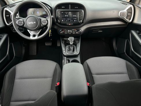 Used 2023 Kia Soul LX w/ LX Technology Package image 8