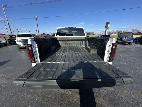 Used 2024 GMC Sierra 2500 AT4 image 22