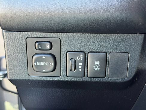 Used 2015 Toyota RAV4 XLE FWD image 41