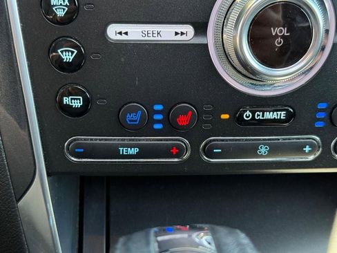 Used 2019 Ford Explorer Limited w/ Class III Trailer Tow Package AWD/4WD image 22
