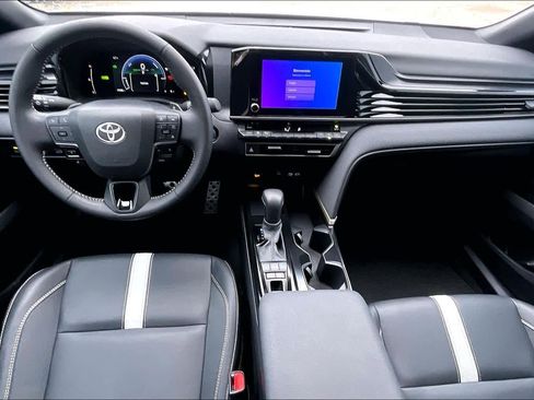 Used 2025 Toyota Camry SE w/ Convenience Package image 15