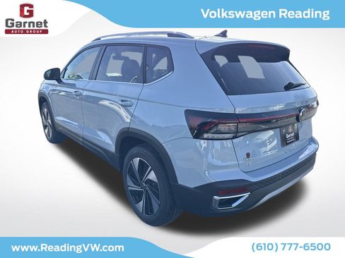 New 2026 Volkswagen Taos SE image 3