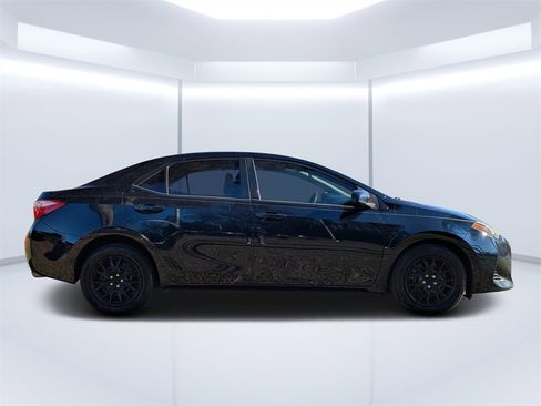 Used 2019 Toyota Corolla LE image 2
