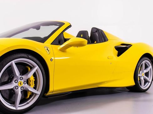 Certified 2022 Ferrari F8 Tributo image 32