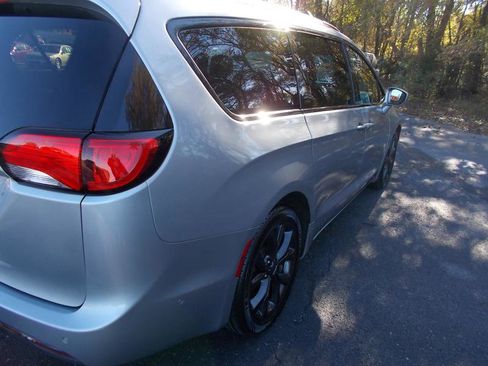 Used 2019 Chrysler Pacifica Touring-L Plus w/ Advanced Safetytec Group image 14