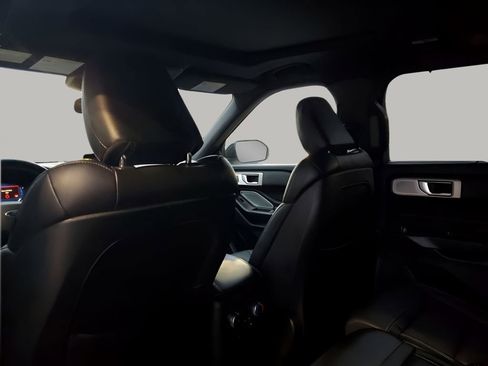 Used 2020 Ford Explorer ST w/ ST Street Pack image 18