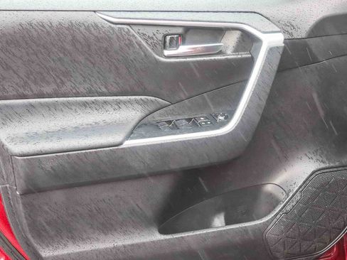 Used 2021 Toyota RAV4 XLE image 20