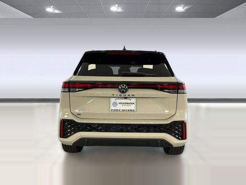 New 2026 Volkswagen Tiguan SE R-Line FWD image 10