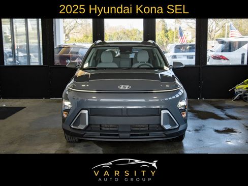 Used 2025 Hyundai Kona SEL FWD image 2