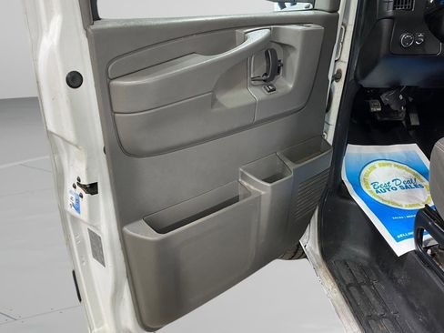 Used 2011 Chevrolet Express 1500 RWD image 10
