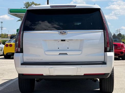 Used 2019 Cadillac Escalade ESV Premium Luxury AWD/4WD image 6