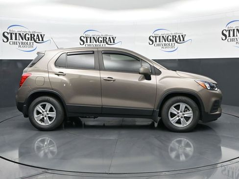Used 2021 Chevrolet Trax LS w/ Tint and Cruise Package image 8