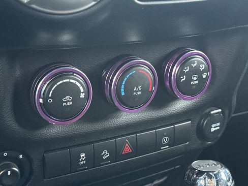 Used 2017 Jeep Wrangler Unlimited Sahara w/ Connectivity Group image 19