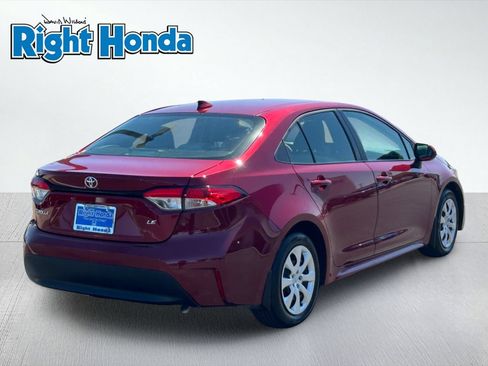 Used 2025 Toyota Corolla LE FWD image 4