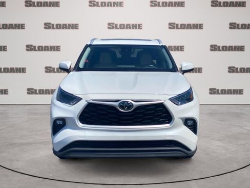 Used 2022 Toyota Highlander XLE image 3