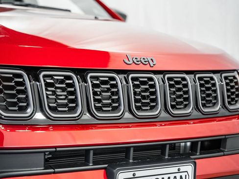 New 2026 Jeep Compass Latitude image 9