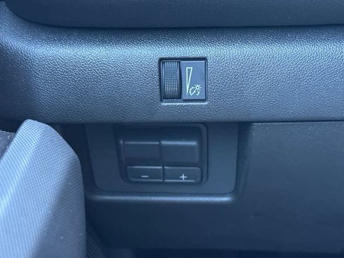 Used 2024 Chevrolet Colorado LT w/ LT Convenience Package III image 30