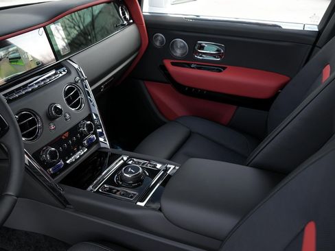 New 2026 Rolls-Royce Cullinan AWD/4WD image 17
