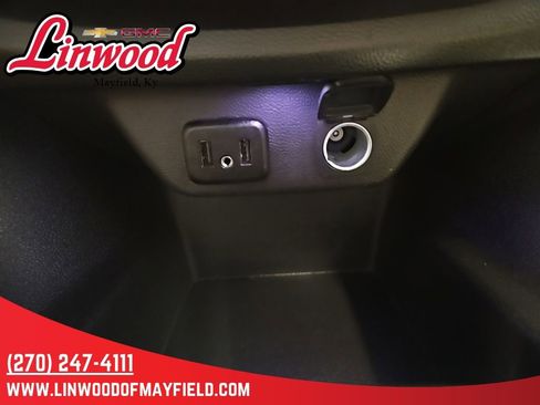 Used 2023 Chevrolet Traverse LS image 23