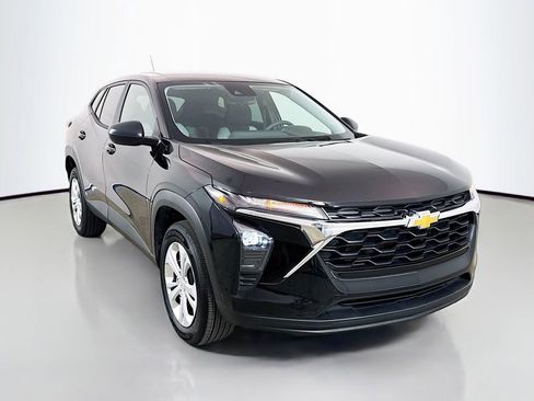 Used 2026 Chevrolet Trax LS FWD image 1
