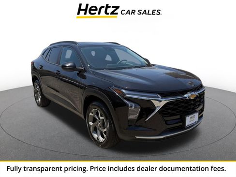 Used 2025 Chevrolet Trax LT FWD image 1