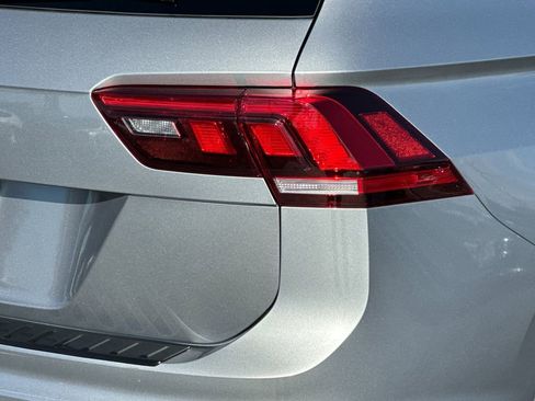 Used 2023 Volkswagen Tiguan SE R-Line image 27