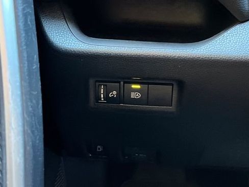 Used 2021 Toyota RAV4 LE AWD/4WD image 35