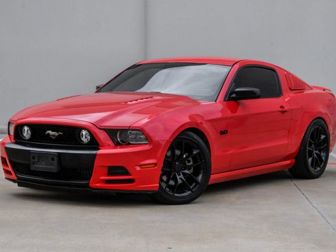 Used 2014 Ford Mustang GT image 11