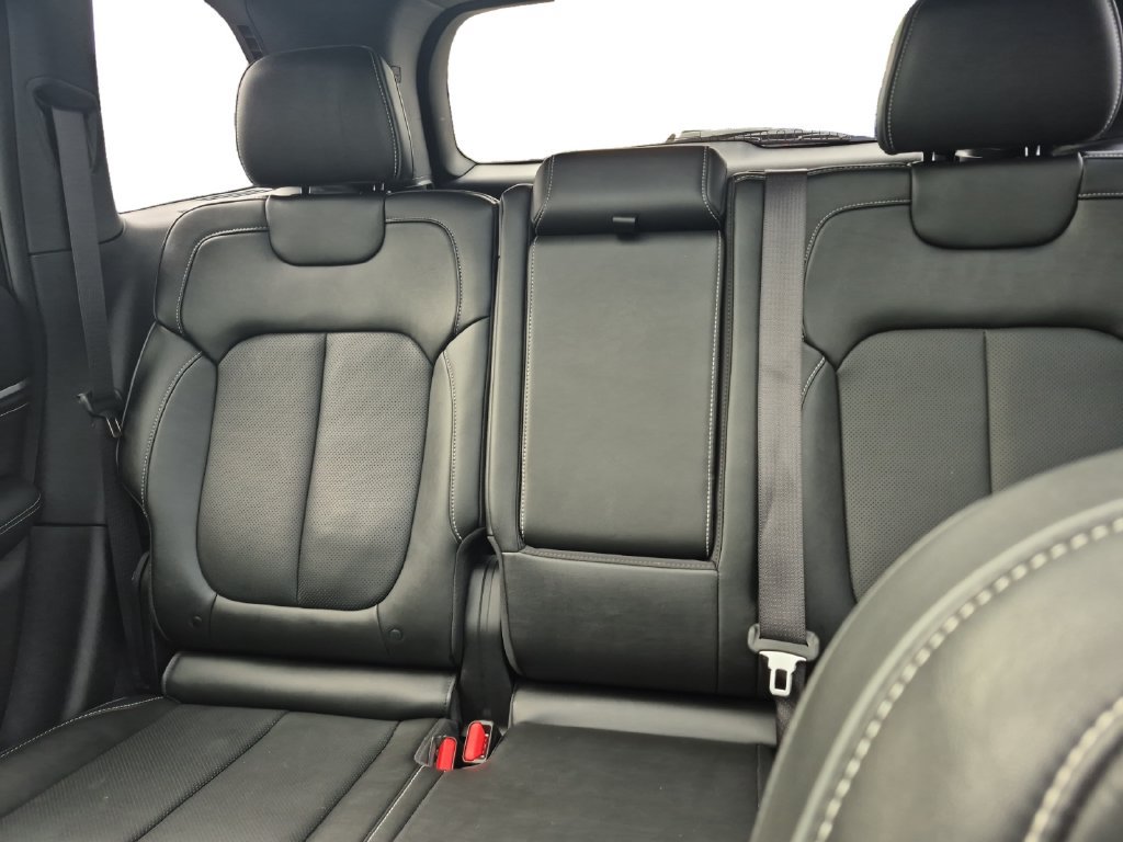 Used 2023 Jeep Grand Cherokee Overland RWD image 13