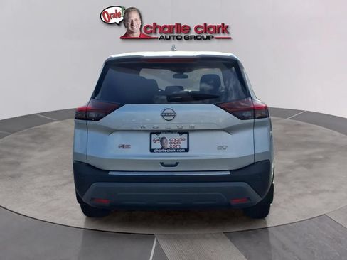 Used 2023 Nissan Rogue SV FWD image 4
