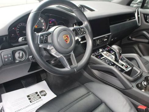 Certified 2023 Porsche Cayenne image 4