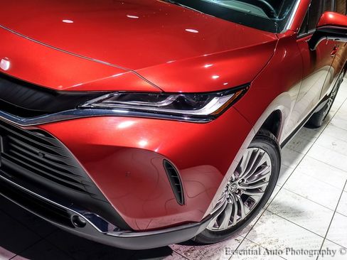 Used 2024 Toyota Venza Limited image 8