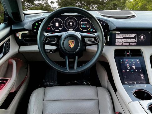 Used 2022 Porsche Taycan image 8