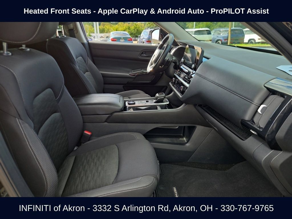 Used 2024 Nissan Pathfinder SV AWD/4WD image 16