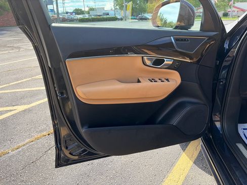 Used 2017 Volvo XC90 T6 Momentum w/ Momentum Plus Package AWD/4WD image 15